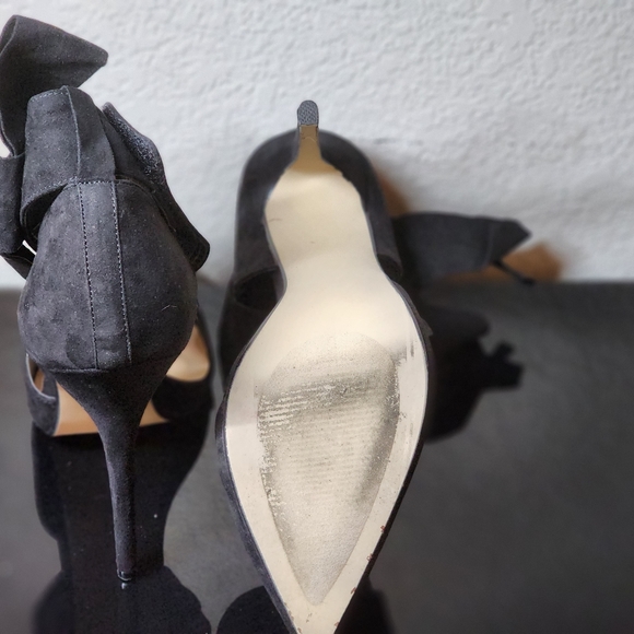 New with box worn once. Black suede high heels with bow on ankle size 10 - Picture 2 of 4